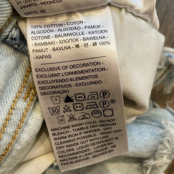 Levi’s Premium Wedgie Short size 25 in Awesome Street - Picture 4 of 9